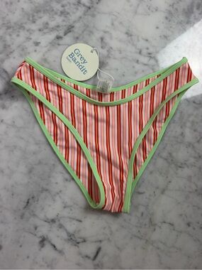 Grey bandit swim bottom